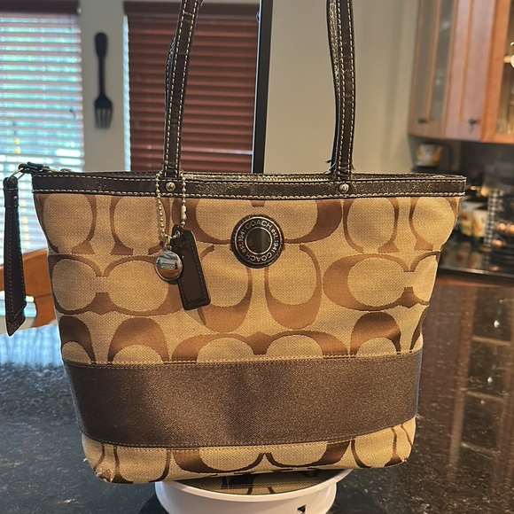 COACH bag w/two twillies included! GUC! main image 6